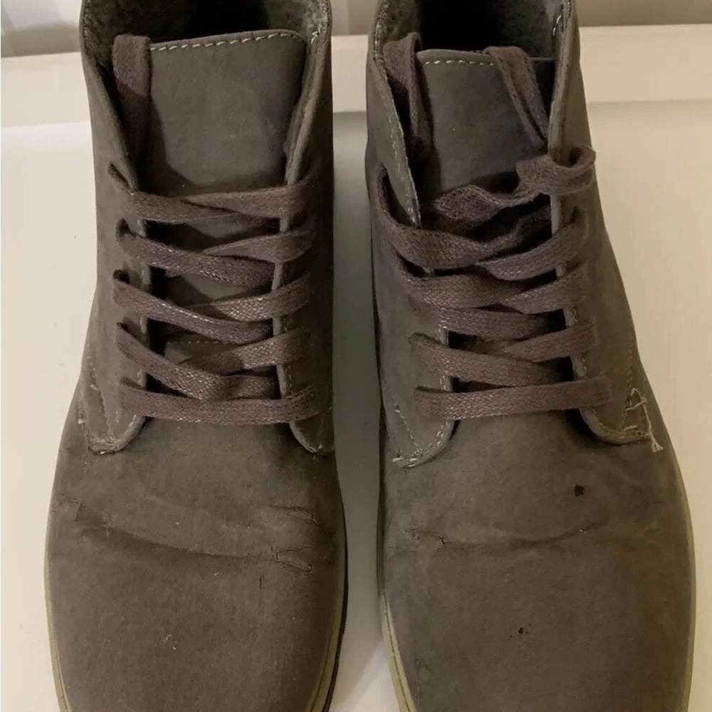 Carbon‎ Men's Sz 11 Gray Chukka Boots faux suede
